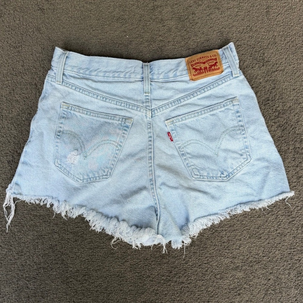Levi Strauss High Waisted Mom Shorts Light Wash Distressed Denim Size 30 - Picture 7 of 11